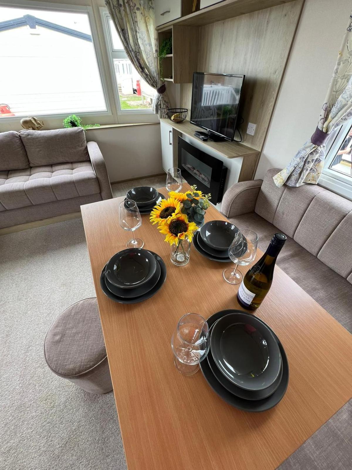 Luxurious Three Bedroom Caravan Jaywick Sands Exterior photo