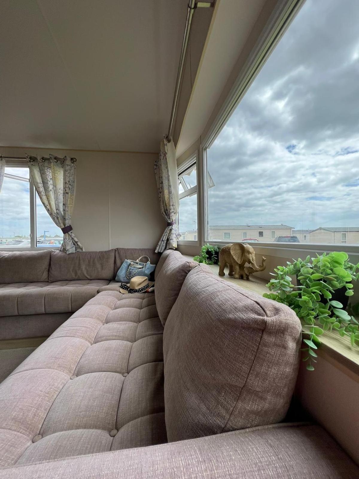 Luxurious Three Bedroom Caravan Jaywick Sands Exterior photo