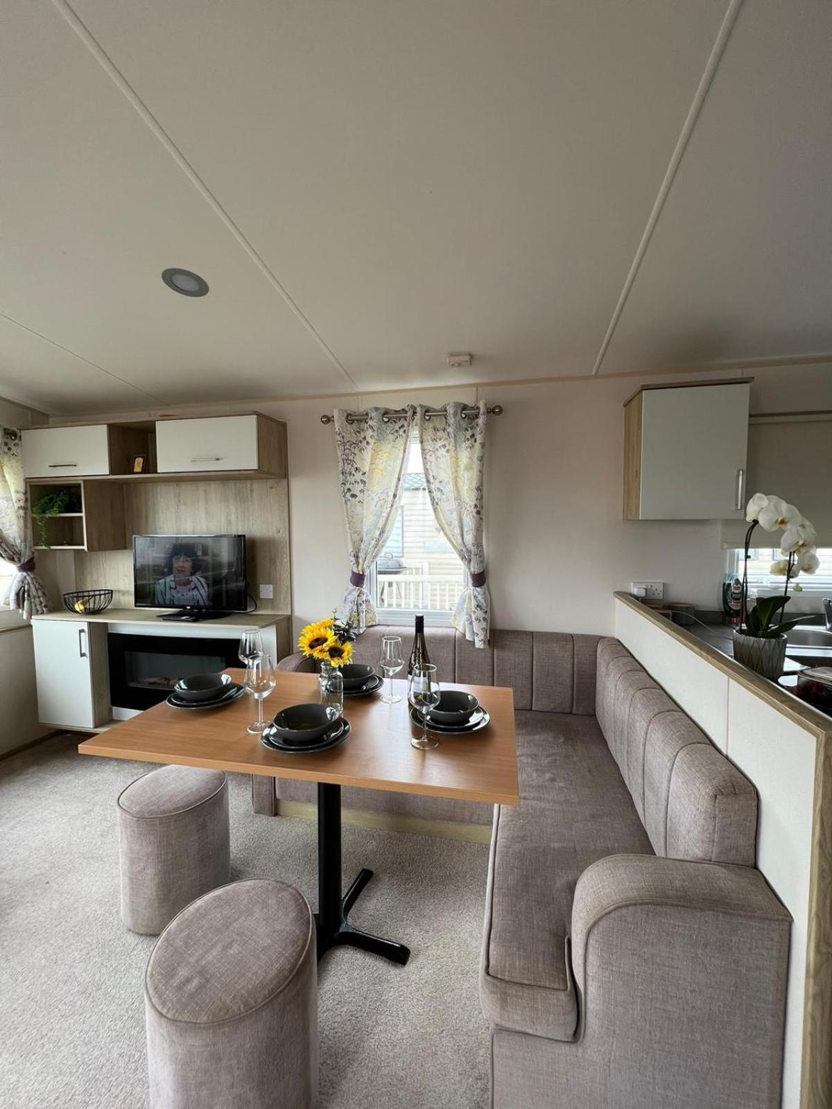 Luxurious Three Bedroom Caravan Jaywick Sands Exterior photo