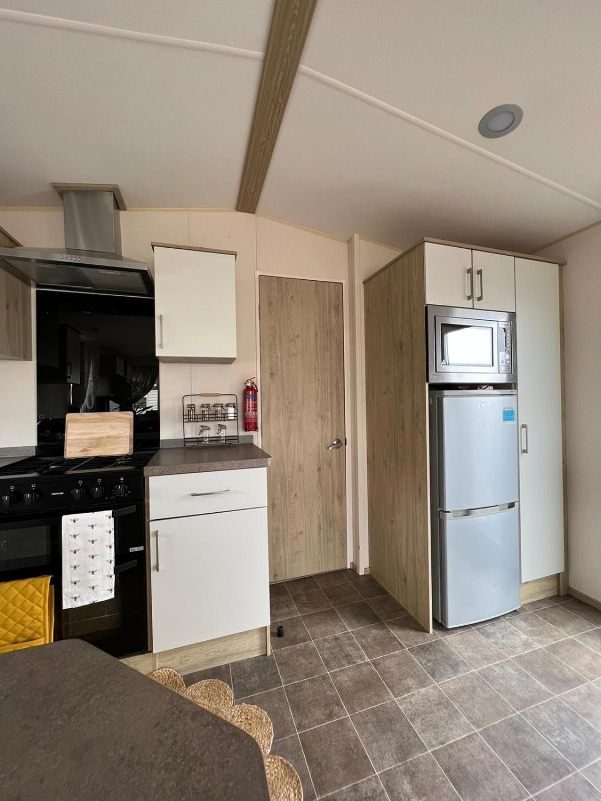 Luxurious Three Bedroom Caravan Jaywick Sands Exterior photo