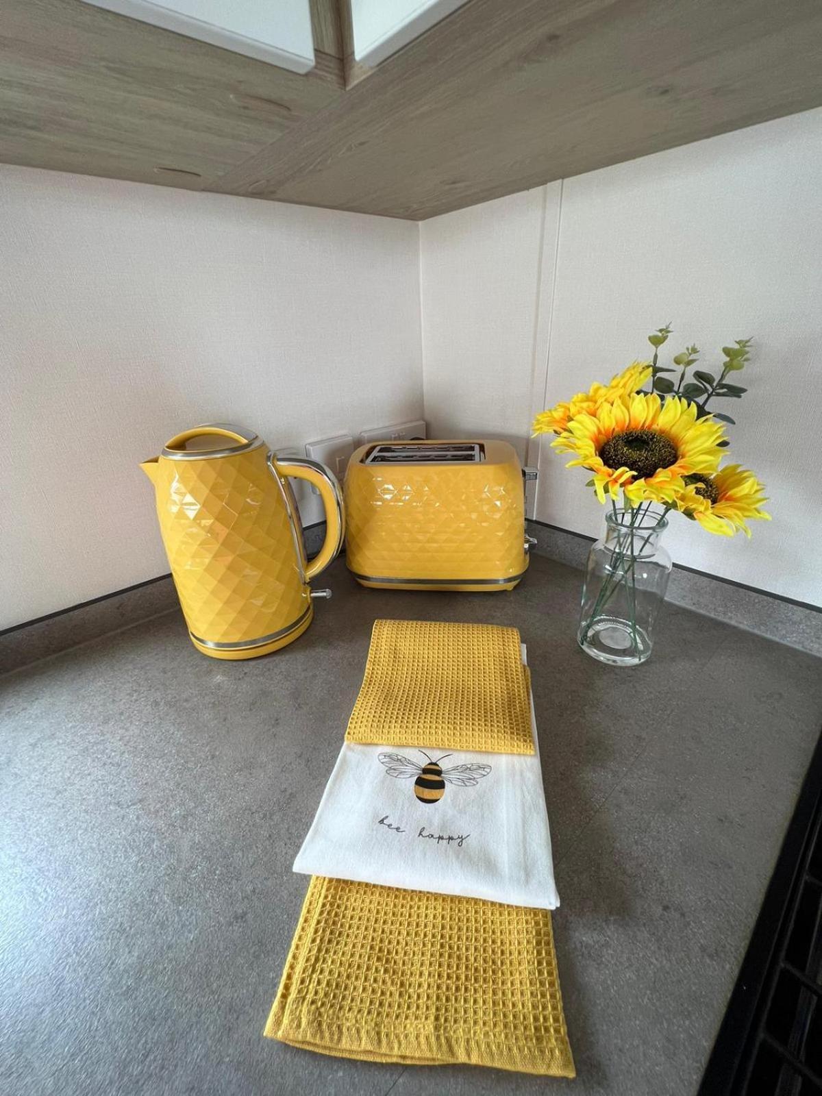 Luxurious Three Bedroom Caravan Jaywick Sands Exterior photo